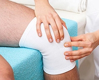 Чому суглоби хрустять в колінах причини і лікування болю і хрускотом в коліні при згинанні
