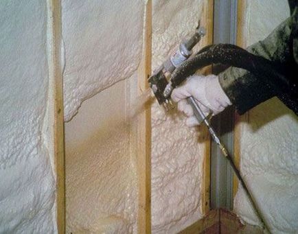 De ce în pivniță un plafon umed cauzează aspectul și căile de a elimina condensul - un lucru ușor de făcut