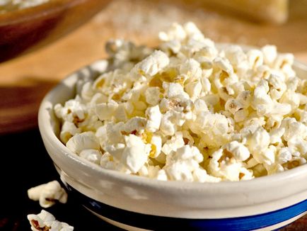 Popcornul din cinema ne face imuni la publicitate