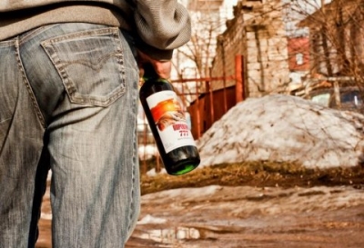 Розпивання спиртних напоїв у громадських місцях, чим може загрожувати