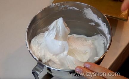 Рецепт приготування білково заварного крему для прикраси торта (з фото)