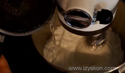 Рецепт приготування білково заварного крему для прикраси торта (з фото)