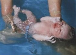Nașterea în apă