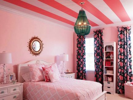 Optiunile de design de fundal roz, o combinatie de culori si reguli pentru selectarea draperiilor
