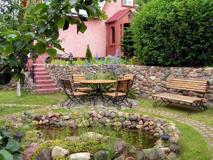 Садові лавки в дизайні ландшафту дачі або заміського будинку, варіанти красивих декоративних