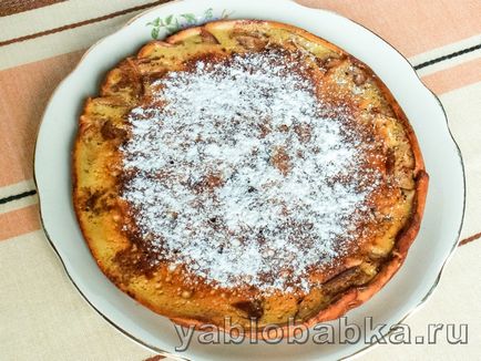 Шарлотка на сковороді з яблуками - рецепт з фото крок за кроком