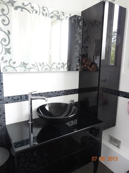 Dulapuri pentru baie cu balamale, de colț, podea, dulapuri sub chiuveta, dulap, oglindă (30 poze)