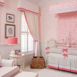 Perdele în camera copiilor pentru o fetiță scurte romane, perdele frumoase roz, care design,