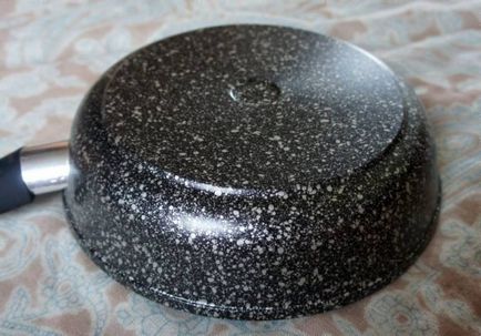Сковорода з кам'яним покриттям як вибрати, що приготувати, як чистити посуд з кам'яним