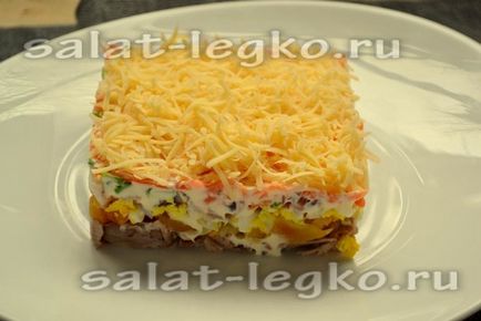 Листковий салат з восьминогами і куркою, рецепт з морквою і курагою