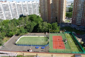 Complex sportiv pe acoperișul plat al casei