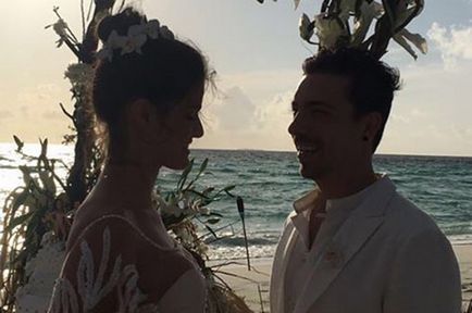 Esküvői Isabeli Fontana képek átlátszó ruhában, a szertartás a Maldív-szigeteken és a tenger boldogság (fotó Instagram fotó) Esküvői Isabeli Fontana képek átlátszó ruhában, a szertartás a Maldív-szigeteken és a tenger a boldogság,