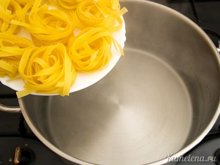 Tagliatelle cu sos de bolognese