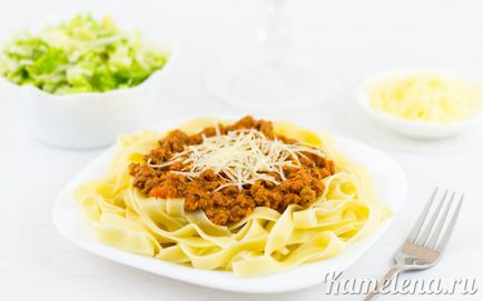 Tagliatelle cu sos de bolognese