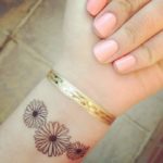 Tattoo Daisy valoare pentru fete și bărbați, schițe și fotografii