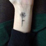 Tattoo Daisy valoare pentru fete și bărbați, schițe și fotografii