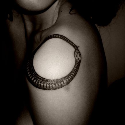 Tattoo Ouroboros szimbólum érték és fotó Ouroboros tetoválás