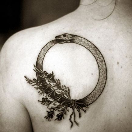 Tattoo Ouroboros szimbólum érték és fotó Ouroboros tetoválás