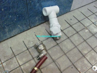 A meleg víz emeleten kezüket (fűtés) A meleg víz emeleti kezük