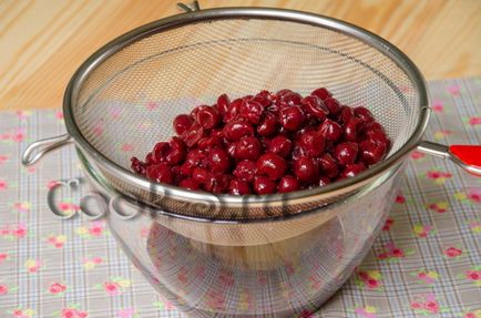 Cake „Téli Cherry” - lépésről lépésre recept fotókkal és sütemények