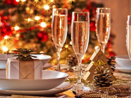Decorarea mesei de Anul Nou pentru cocoșul 2017 - și cum decorezi masa pentru anul nou 2017