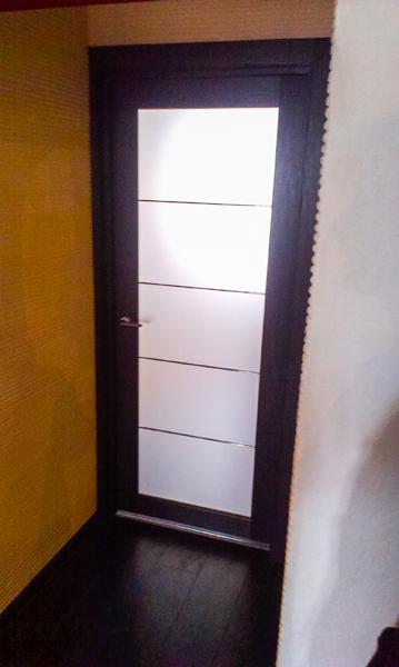 Установка міжкімнатних дверей в Єкатеринбурзі, ціни на монтаж вхідних металевих сейф-дверей
