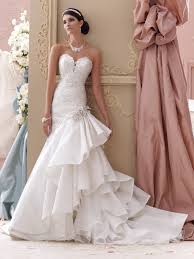 Alegerea unei rochii pentru mireasa, coafuri de nunta
