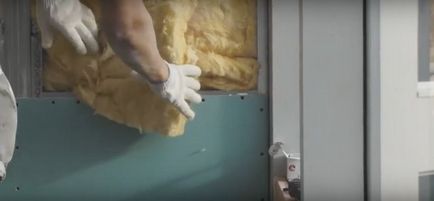 Izolarea video a balconului cu vată minerală și mâini propokpleksom