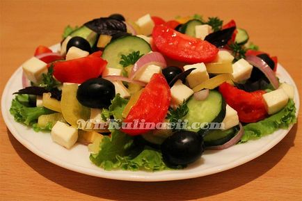 Salată delicioasă grecească cu brynza