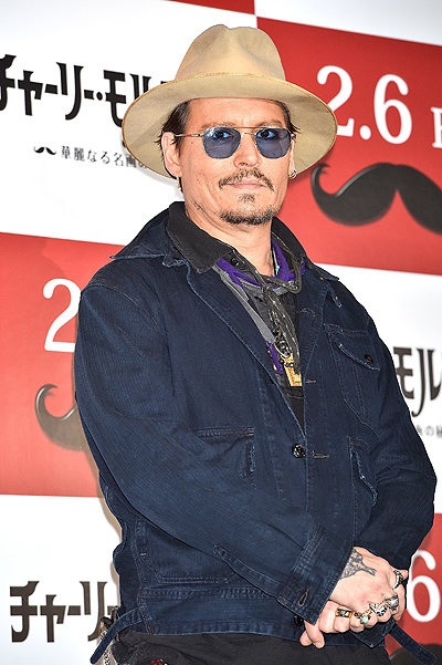 Ausztrál hatóságok azzal fenyegetőzött, hogy euthanize kutyák Johnny Depp, pletyka