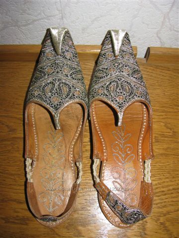 Pantofi orientali cu nasuri curbate