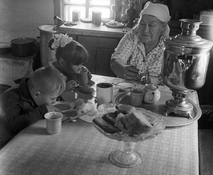 Asta este vara noastră! Nostalgia pentru sărbătorile de vară din satul bunicii mele (32 fotografii)