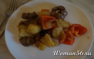 Печеня з лосятини з картоплею і овочами
