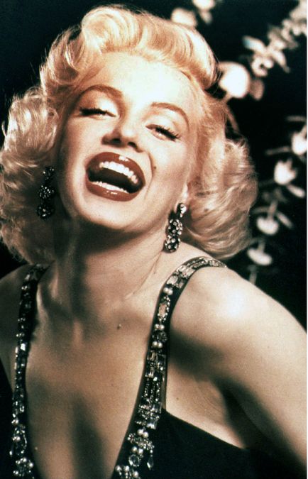 10 Fapte puțin cunoscute din viața lui Marilyn Monroe, un portret, revista este ok!