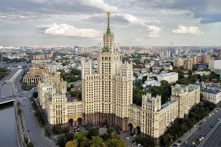 10 Cele mai mari case de apartamente din Moscova