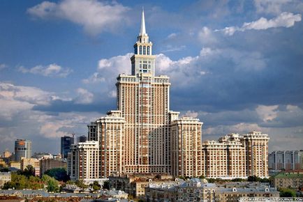 10 Cele mai mari case de apartamente din Moscova