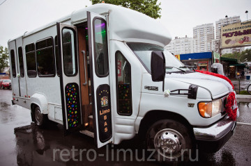 Închiriați autobuze retro patibas și limobas la Moscova, limuzină retro