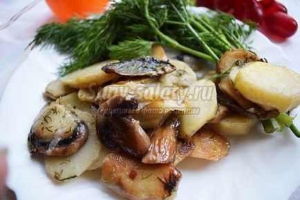 Illatos és ízletes sült burgonyával, gombával recept lépésről lépésre fotók