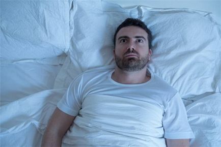 Insomnia după băut, cu o mahmureală - cum să adormi, ce să faci acasă