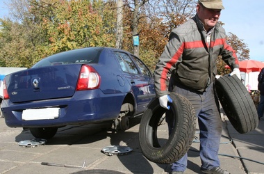 Ce ar trebui să se găsească în compartimentul pentru torpedou autoladie, auto-consiliere