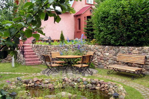 Faház stílusú kert kerttervezés képen rendszeres és táj stílusok