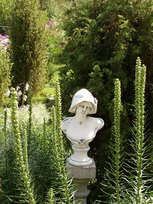 Faház stílusú kert kerttervezés képen rendszeres és táj stílusok