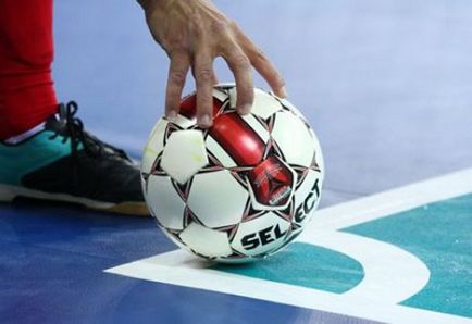 Mingi de futsal cu caracteristici de revizuire și sfaturi cu privire la alegere