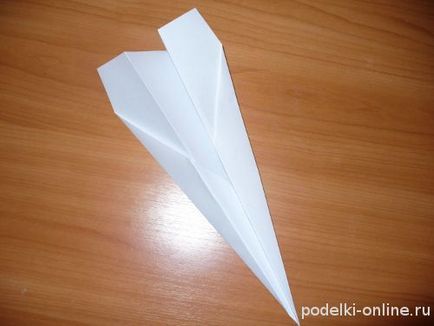 Hogyan készítsünk papírrepülõ saját kezűleg