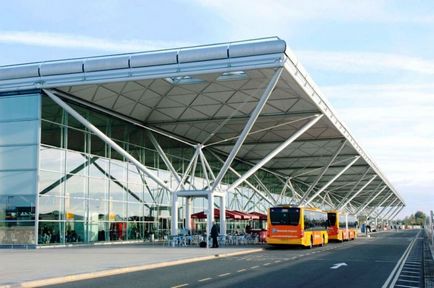 Hogyan lehet eljutni a Stansted repülőtér és London között hello, london