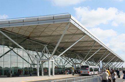 Cum să ajungeți de la Londra la Londra la Stansted Airport