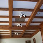 Cum să acoperiți tavanul cu plăci de ghips într-o casă din lemn