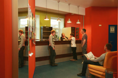 Hogyan kell megnyitni egy hostel nem lakáscélú helyiségek vagy egy szállodában az első emeleten, a ház, a törvény szerint (hostel) Hogyan kell megnyitni egy hostel nem lakáscélú helyiségek vagy egy szállodában az első emeleten, a ház, a törvény szerint