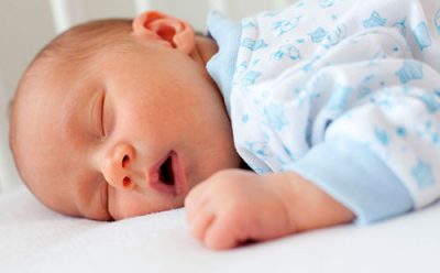 Як почистити ніс новонародженому від соплів