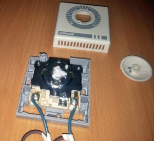 Cum se conectează termostatul cewal rq-01